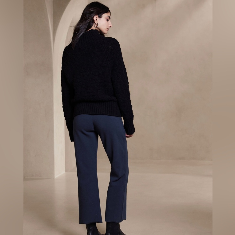 NWT! BANANA REPUBLIC NAVY MILANO FLARE CROPPED SWEATER PANTS - Multiple Sizes - Picture 4 of 8